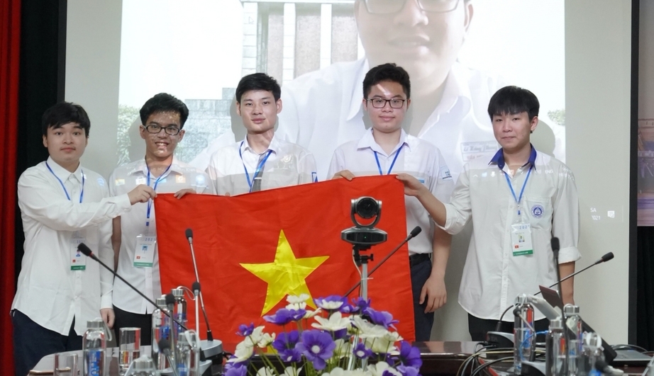 All six VN students win medals at Int’l Maths Olympiad 2021